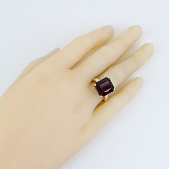 10K Yellow Gold Emerald-Cut Garnet Solitaire Ring - Picture 7 of 7